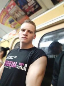 Знакомства Харьков Тарас собутыльник на час 85101